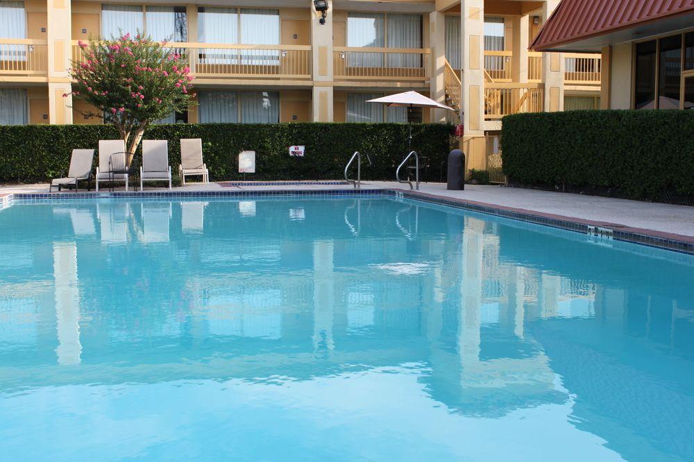 Hotel Elev8 Conroe Exterior photo