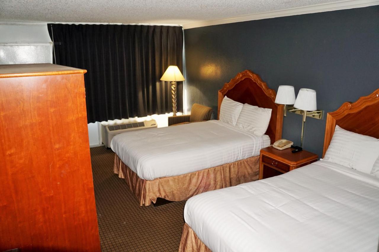 Hotel Elev8 Conroe Exterior photo