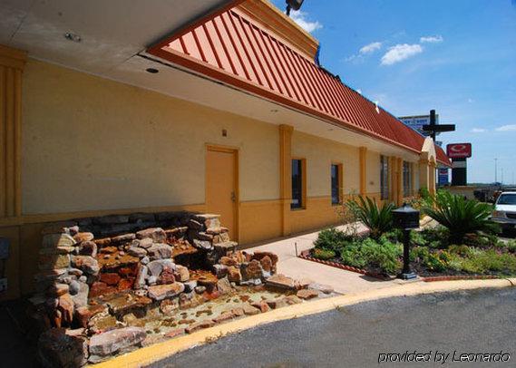 Hotel Elev8 Conroe Exterior photo